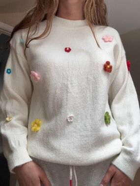 VRG Girl 3D Floral White Sweater Size M/L